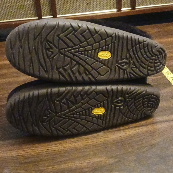 Manitobah Mukluks - Picture 3 of 5